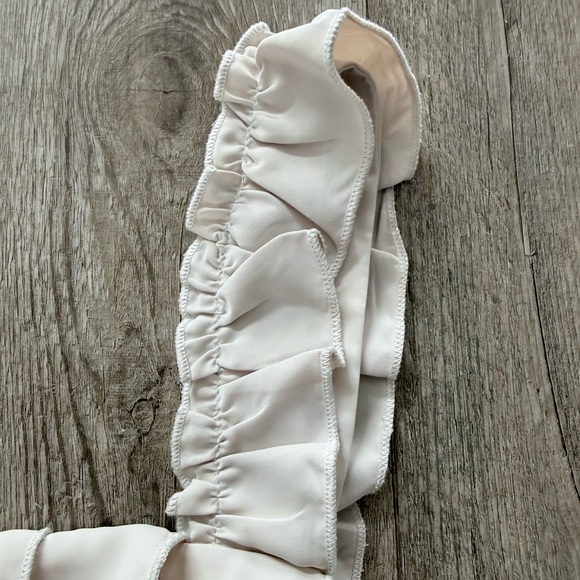 Listicle Ruffle Crop Top - Picture 3 of 6